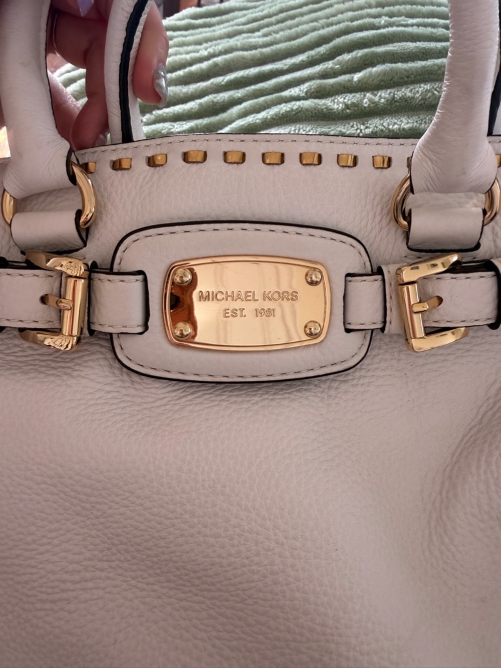 Michael Kors white leather with Gold Hardware bag - Picture 3 of 8